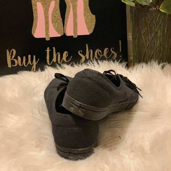 Going for a walk 👟 - Picture 3 of 4